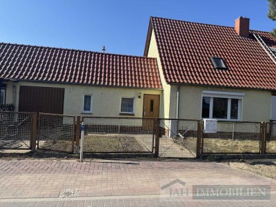 Sanierungsbedürftiges Reihenhaus mit schönem, großem Garten