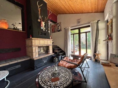 Einfamilienhaus mit großem "Sonnengarten" und entwicklungsfähiger Scheune