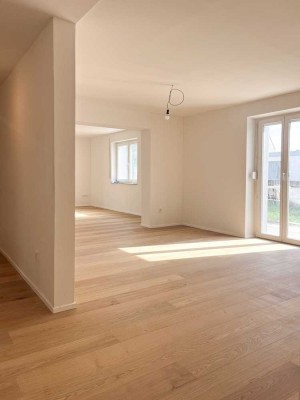 Neue 4,5-Zimmer-Wohnung in Adelsried + großer Garten