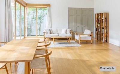 Wochenendhaus nebst Garage