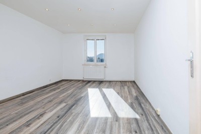 KEINE PROVISION I MODERNISIERT I HOCHWERTIGE BADEWANNE I DESIGN-EINBAUKÜCHE I BAHNHOFSNAH I HAUSTIERFREUNDLICH I MODERNER WOHNSTIL I DURCHDACHTER GRUNDRISS I PROJEKT WOHNEN I