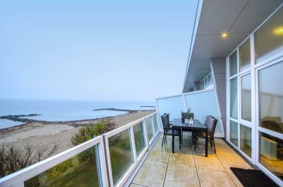 Exklusive, moderne Ferienwohnung in erster Reihe mit spektakulärer Panoramaaussicht auf die Ostsee!