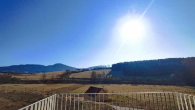 Moderne 3,5 Zimmer Wohnung mit wunderbarem Ausblick