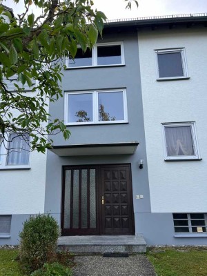 Helle Wohnung in einem 2 FH mit Garage und Keller