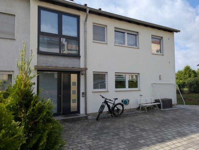 Großzügige 3-Zi.-Wohnung mit Balkon & EBK in Zuffenhausen