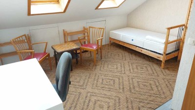 WG-Zimmer im Dachgeschoss eines Reihenhauses in Hamburg-Rissen, möbliert, befristet