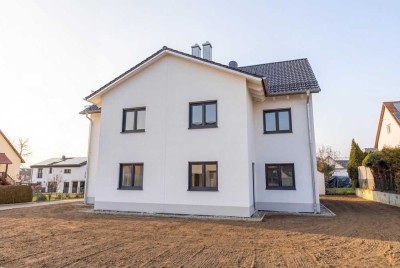 Moderne Doppelhaushälfte - Erstbezug mit hochwertiger Ausstattung und großem Garten!