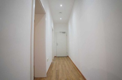 Neu sanierte 2-Zimmer-Altbauwohnung mit Einbauküche - Augsburg-Oberhausen