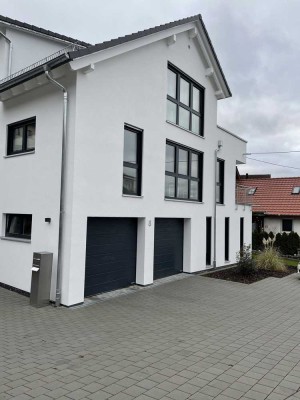 Neuwertige 3-Zi.-Wohnung mit Terrasse & EBK in Herrenberg-Mönchberg -gerne Single | Paare-