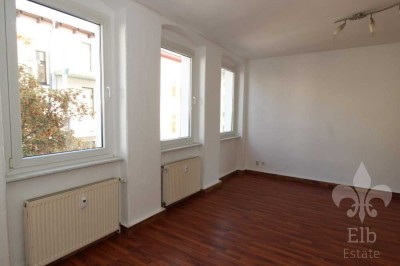 Grün und zentral - 2 Raum Wohnung im Altbau mit Einbauküche und Balkon in Stadtfeld-Ost