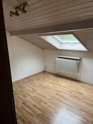 2-Zimmer Dachgeschosswohnung in zentraler Lage!