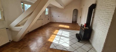Helle Wohnung mit Dachterrasse, offenen Wohnküche, Parkett