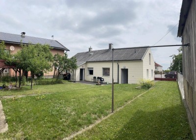 Einfamilienhaus mit schönem Garten und Nebengebäude
