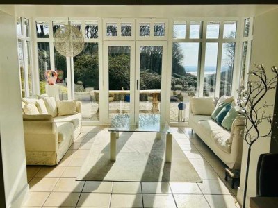 Stilvolle Terrassenwohnung mit Elbblick auf traumhaften Parkgrundstück