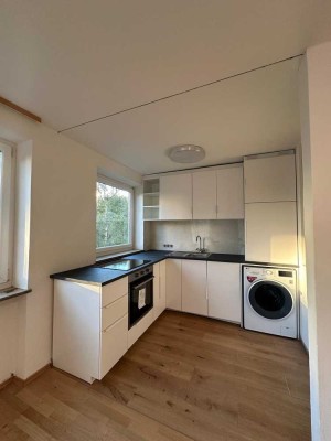 Helle 2-Zimmer-Wohnung mit EBK und Balkon - ideal für Singles