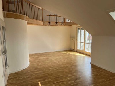 Gemütliche Dachgeschosswohnung mit Galerie und Balkon in Aichach-Unterwittelsbach