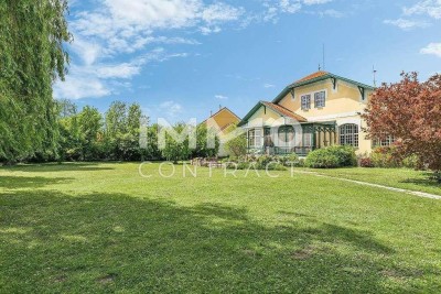 Französisches Jagd-Chalet – nur 30 Minuten von Wien: 2.000 m² Grundstück in unverbaubarer Ruhelage
