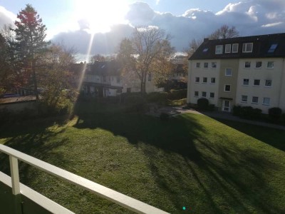 Komplett sanierte Wohnung mit 3 Zimmern sowie Balkon und Einbauküche in Wedel