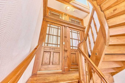 Gepflegtes Mehrfamilienhaus -voll vermietet - 4 x Wohnung, 1 x Gewerbe -Zentrumslage