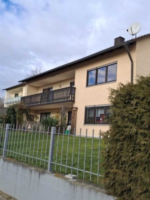 Ansprechende und gepflegte 5-Zimmer-Wohnung mit Balkon und Garage in Mainburg