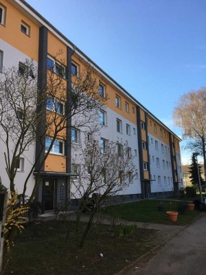 Bezugsfertige 3,5 Zimmer Wohnung mit modernem Duschbad und Balkon