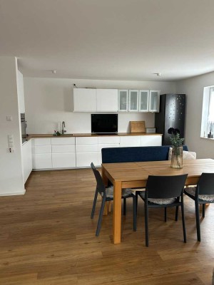 Exklusive, neuwertige 4-Zimmer-Wohnung mit Balkon und Einbauküche in Mering