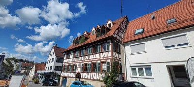 Geräumige 5-Zimmer-Maisonette-Wohnung mit gehobener Innenausstattung mit EBK in Pfullingen