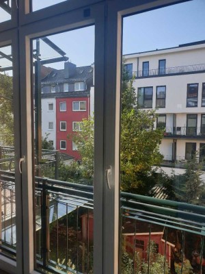 Ansprechende 2,5-Zimmer-Wohnung mit gehobener Innenausstattung mit Balkon und EBK in Bremen