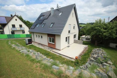 Helle, moderne Wohnung mit Südbalkon, Gartenanteil und effizienter Energietechnik
