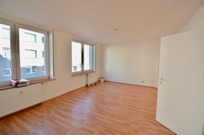 Helle Wohnung mit 2,5 Zimmern und Balkon in MG-Westend