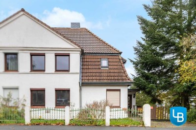 Modernisierungsbed. Doppelhaushälfte mit großem Gartengrundstück in ruhiger Lage