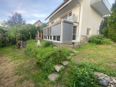 2 Zimmer, offene Küche, Wintergarten, eigener Garten und Garagen