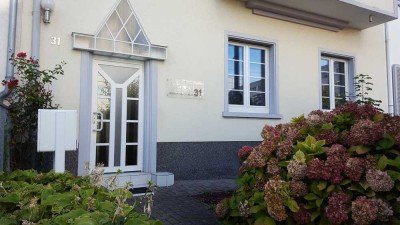 Neuwertige 3 ZKB Altbauwohnung am Klinikum mit Garten