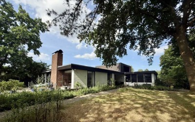 Großzügiger Architektenbungalow am Waldrand – Einzigartiges Wohnambiente in Hannover-Marienwerder