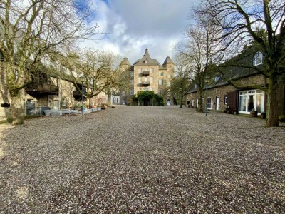 MANNELLA *Wohnen im stilvollen und historischen Schloss Allner* moderne Wohnung sucht neue Mieter