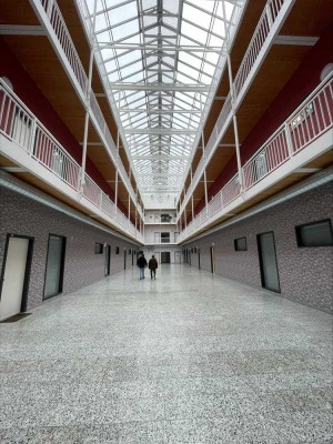 Stilvolles Loft mit Balkon – Wohnen im Industriedesign in Frankfurt-Rödelheim