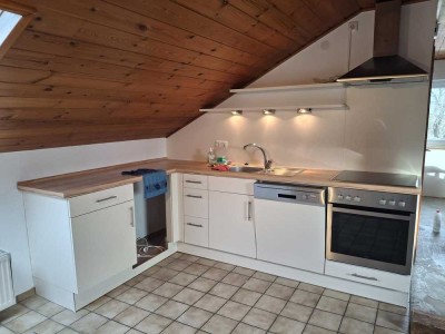 Helle und offene eineinhalb Zimmer Dachgeschosswohnung