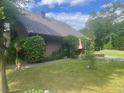 IHRE TRAUMIMMOBILIE AUF EINEM WUNDERVOLLEN GRUNDSTÜCK AM WALD IN BEDBURG-HAU WARTET AUF SIE