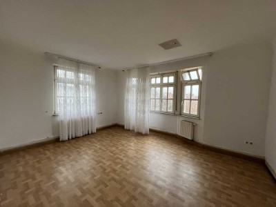 Zweifamilienhaus mit großer Scheune und Ausblick ins Grüne