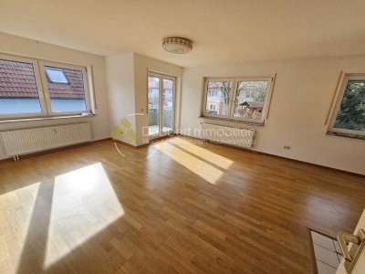 Schöne 2 Zimmerwohnung mit Balkon und Einbauküche, dazu einen Tiefgaragenstellplatz