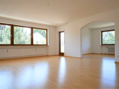 Hochwertige, sehr großzügige 3,5 ZKB mit riesigem Balkon A-GÖGGINGEN