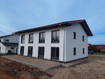 NEUBAU! GROSSzügige, MODERNE DHH in  SONNIGER ORTSRANDLAGE! IDEAL für Familien!