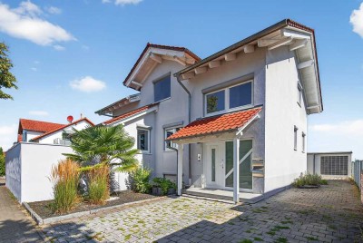 Gepflegtes 1–2-Familienhaus mit großzügigem Wohnkomfort in Karlsdorf-Neuthard