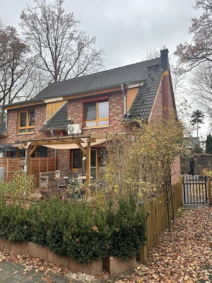 Doppelhaushälfte in Eichwalde zur Miete - großzügiges Wohnen mit Garten und Carports