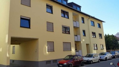 Sonnige 2 ZKB mit Balkon, 56 m² im Hohparterre, ruhig und zentral - zu Fuß in 8 Minuten zu Altpörtel
