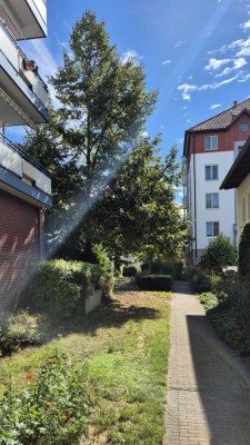 Provisionsfrei - sehr schön geschnittene 2-ZKB-Dachgeschoss-Wohnung mit SW-Balkon und Lift