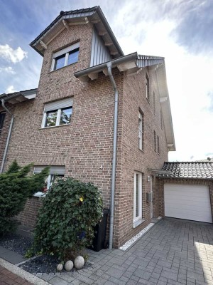 Hochwertige Doppelhaushälfte in Neussfurth (Nähe Kaarst, A52/A57) mit Sauna & Küche