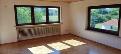 Gepflegte Wohnung mit vier Zimmern sowie Balkon und EBK in Lichtenfels / OT