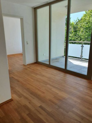 Neuwertige 2-Zi.-Wohnung mit Loggia, Echtholzparkett und Einbauküche in Göttingen Südstadt