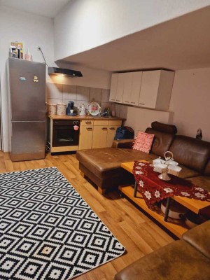 Sanierte Wohnung mit zwei Zimmern sowie Balkon und Einbauküche in Winsen